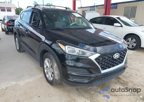 2021 Hyundai Tucson Value z USA, uszkodzony, nr VIN KM8J33A44MU305493